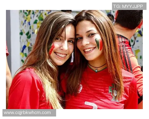 老婆为足球明星进球欢呼雀跃的温馨瞬间分享